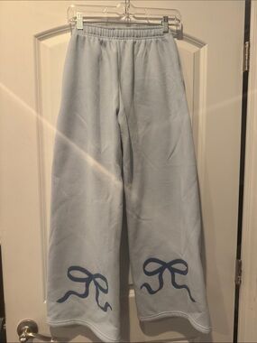 edikted Women’s baby blue sweat pants with Navy Bow Accents XS